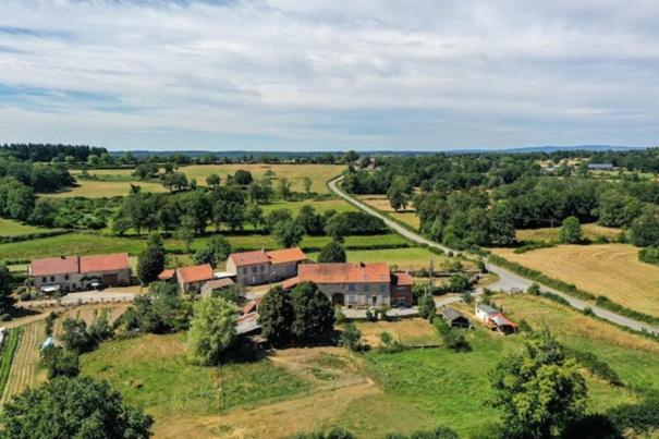 Roue D'Escampette Gite D'Etape Et De Sejour Champagnat  Eksteriør bilde